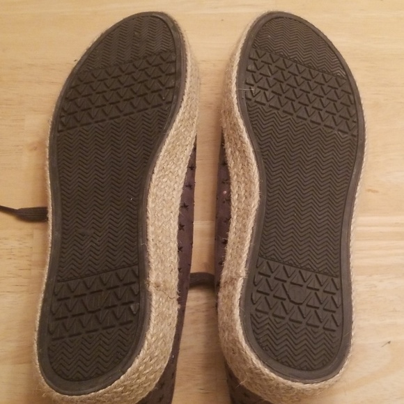 Universal Thread Perforated Suede Sneakers - Picture 3 of 5